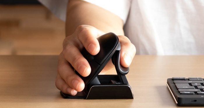 hand on ergonomic ambidexter twister mouse