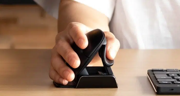 hand on ergonomic ambidexter twister mouse